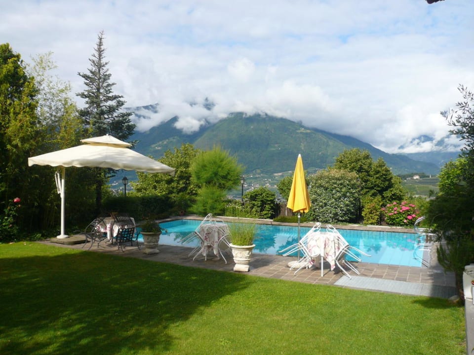 Garten mit Pool Hotel Landhaus Innerhofer