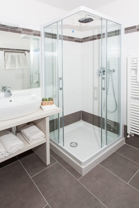 Bagno con doccia Maso Santa Lucia B&B