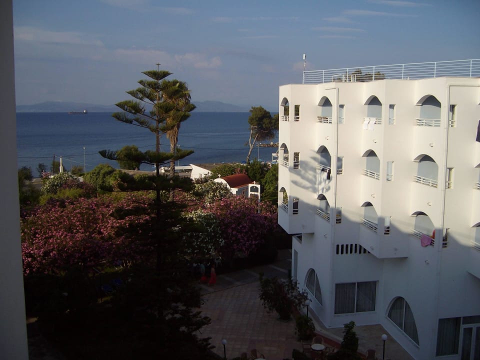 Blick aus dem Zimmer zum Meer Continental Palace