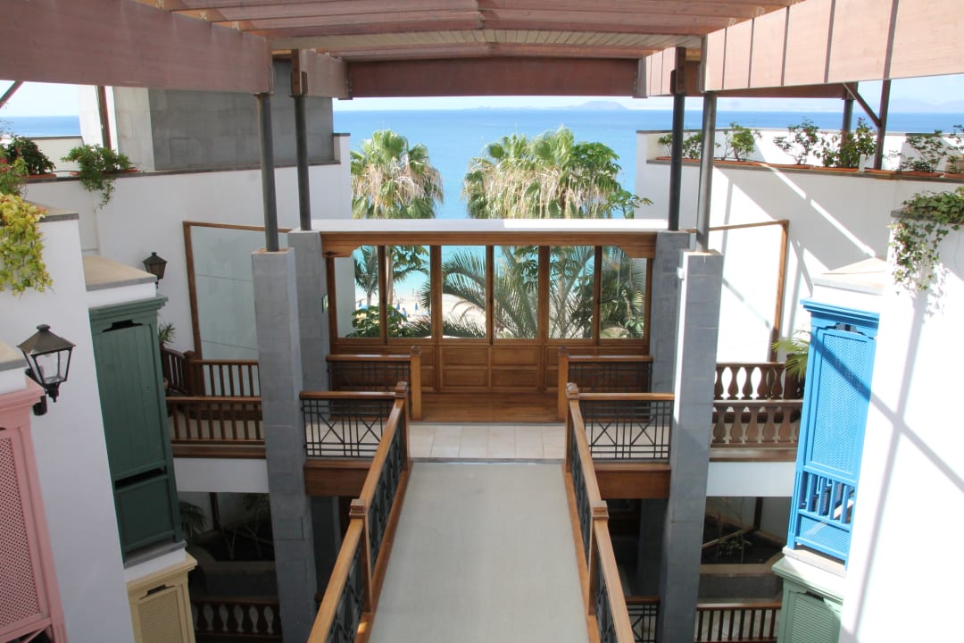 Weg zu den Restaurants Princesa Yaiza Suite Hotel Resort