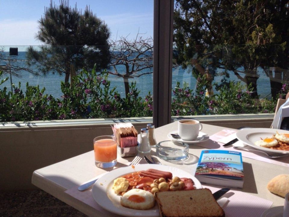 Frühstücksbuffet Crowne Plaza Hotel Limassol