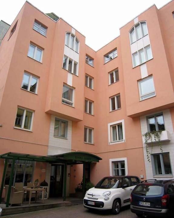 Entrance Rivoli Jardin Hotel