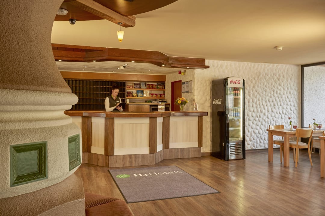 Rezeption H+ Hotel Willingen