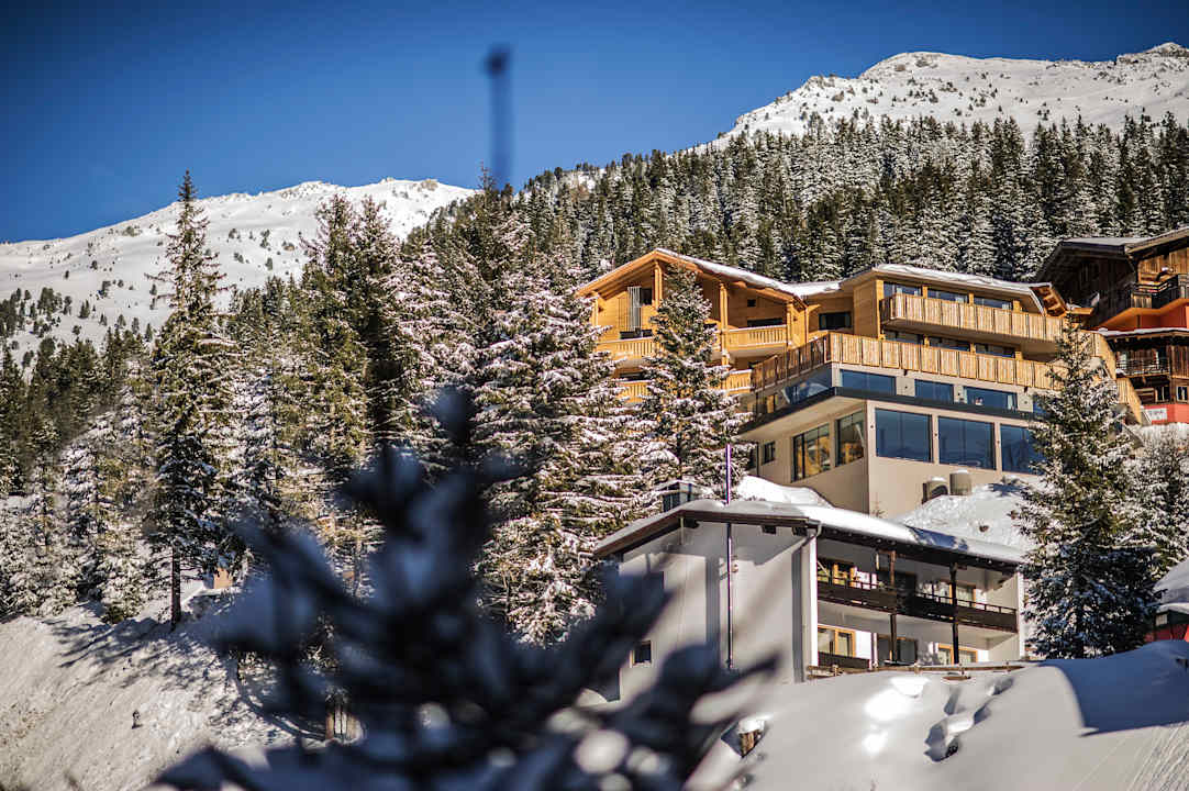 Außenansicht Hotel Zirbenhof