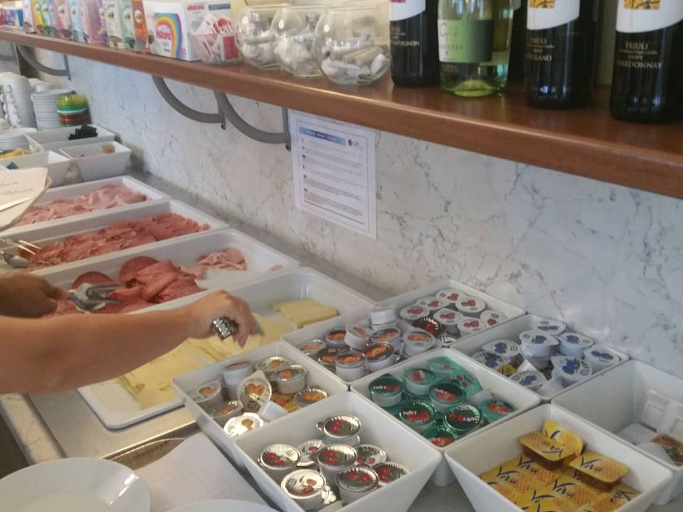Frühstück Hotel Midi