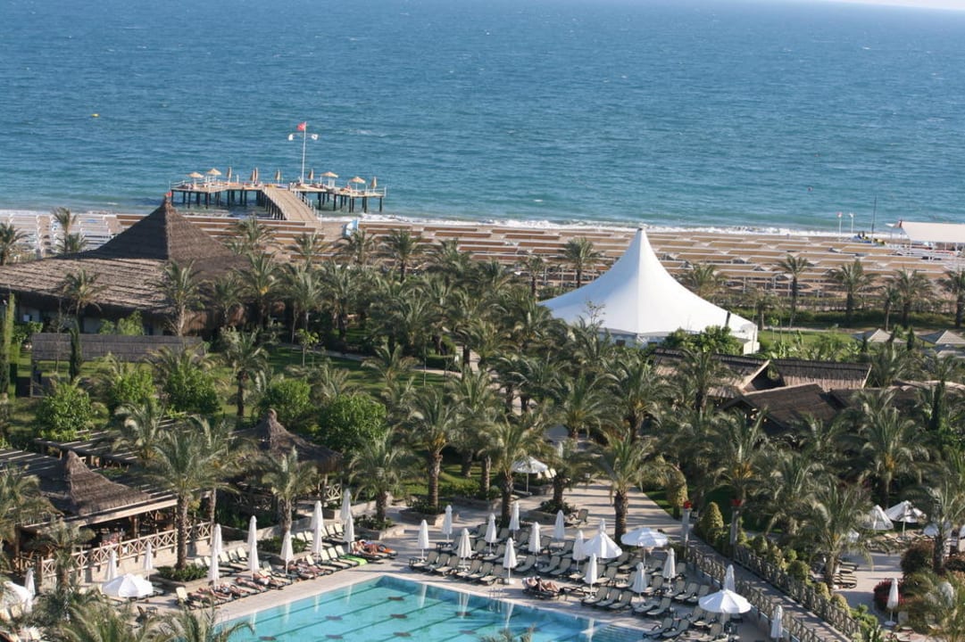 Weg vom Pool zum Meer Royal Wings Hotel