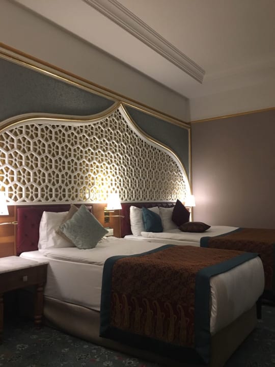 Zimmer Royal Taj Mahal Hotel