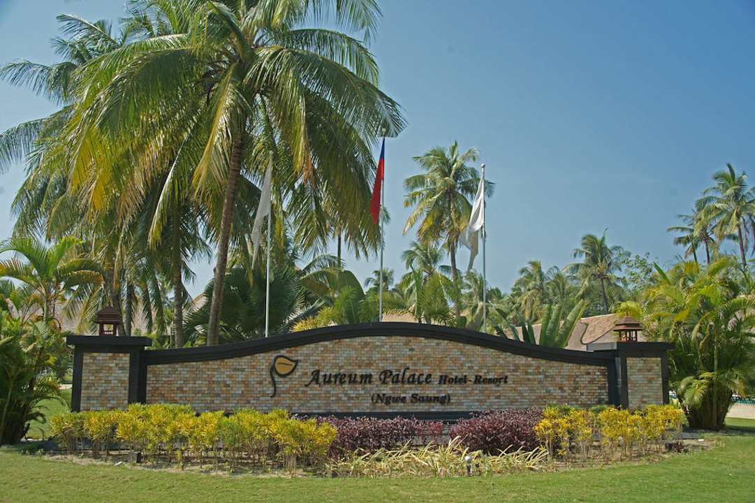 Einfahrt zum Hotel Hotel Aureum Palace Resort