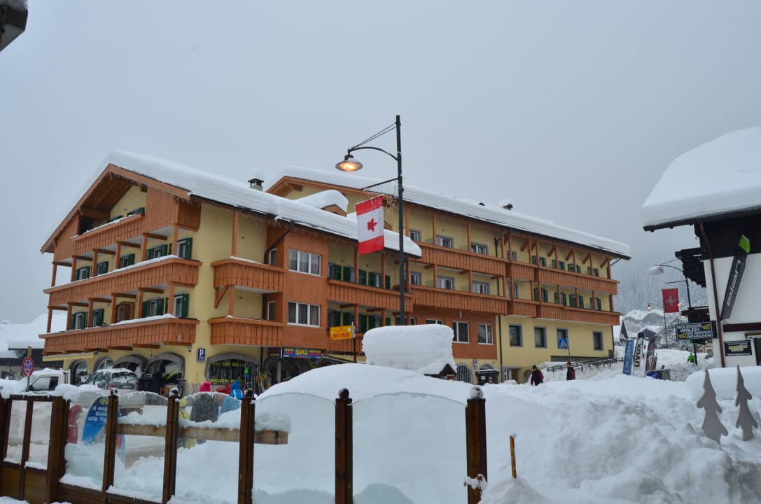 Lato est Hotel Ladina