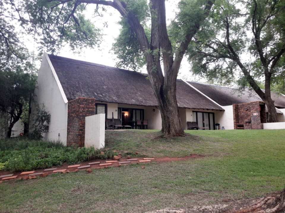 Außenansicht Hotel Kwa Maritane Bush Lodge