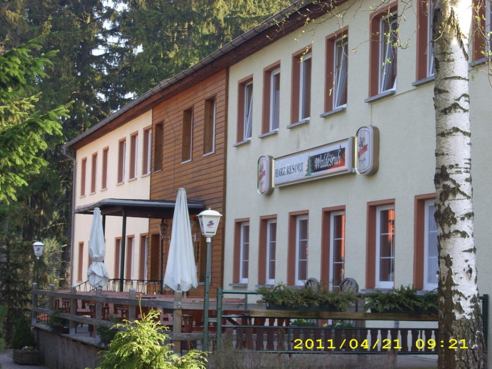 Haupthaus mit Terrasse Harz Resort Waldesruh