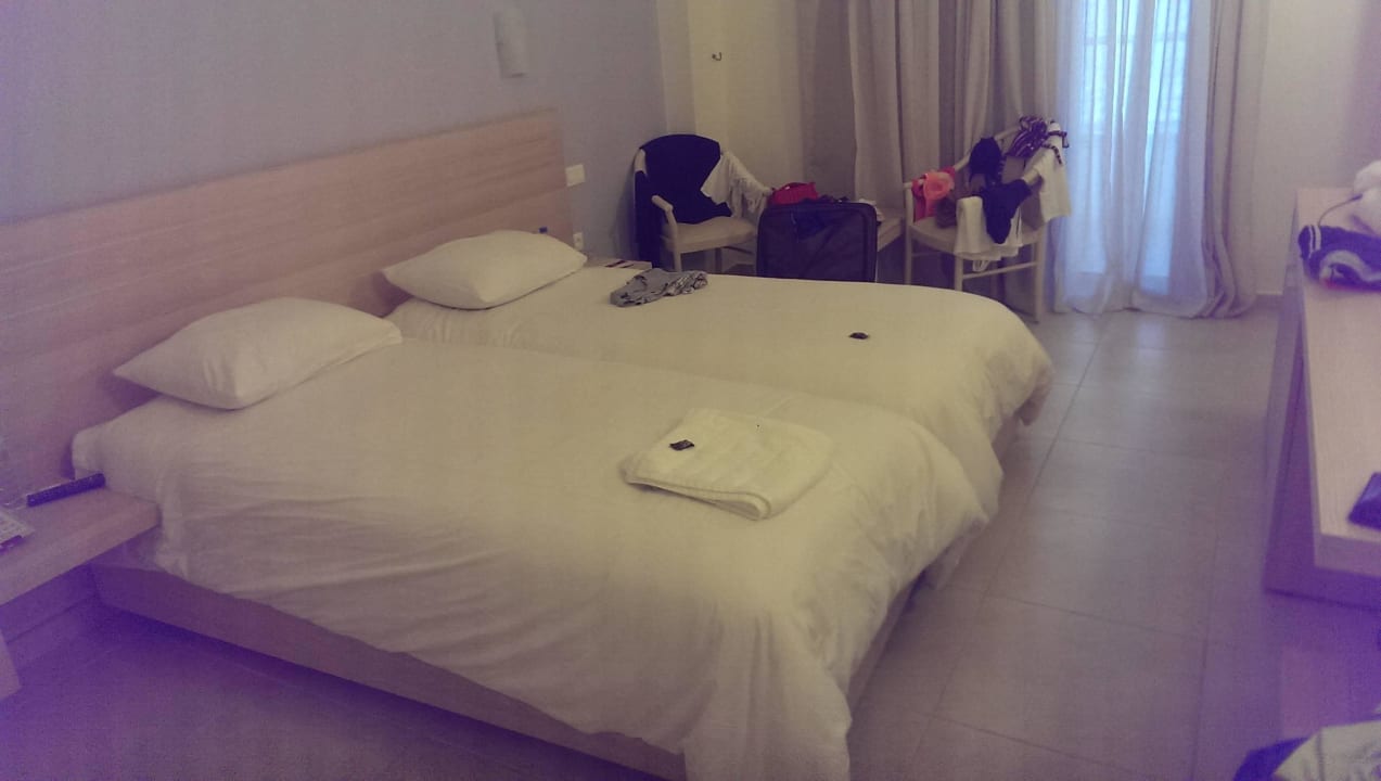 Superior Zimmer. Bett. Rhodos Horizon Resort