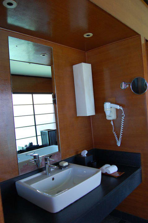 Bad Adaaran Select Hudhuran Fushi - Premium All Inclusive