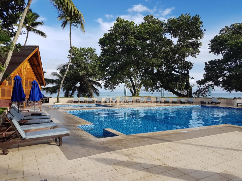 Die Poolanlage Berjaya Beau Vallon Bay Resort & Casino