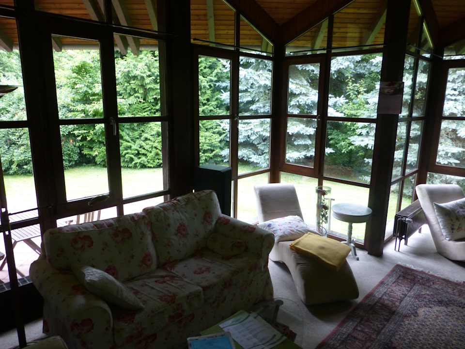 Ruheraum mit Ausblick in den Garten Hotel Wellness am Park