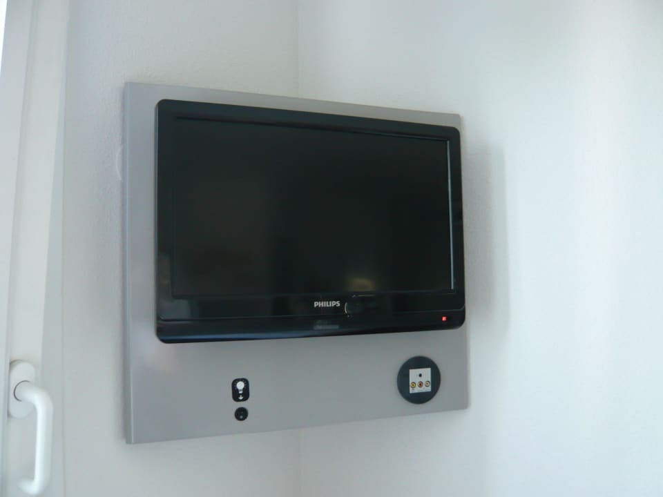 Fernseher im Zimmer B&B Hotel München-Garching