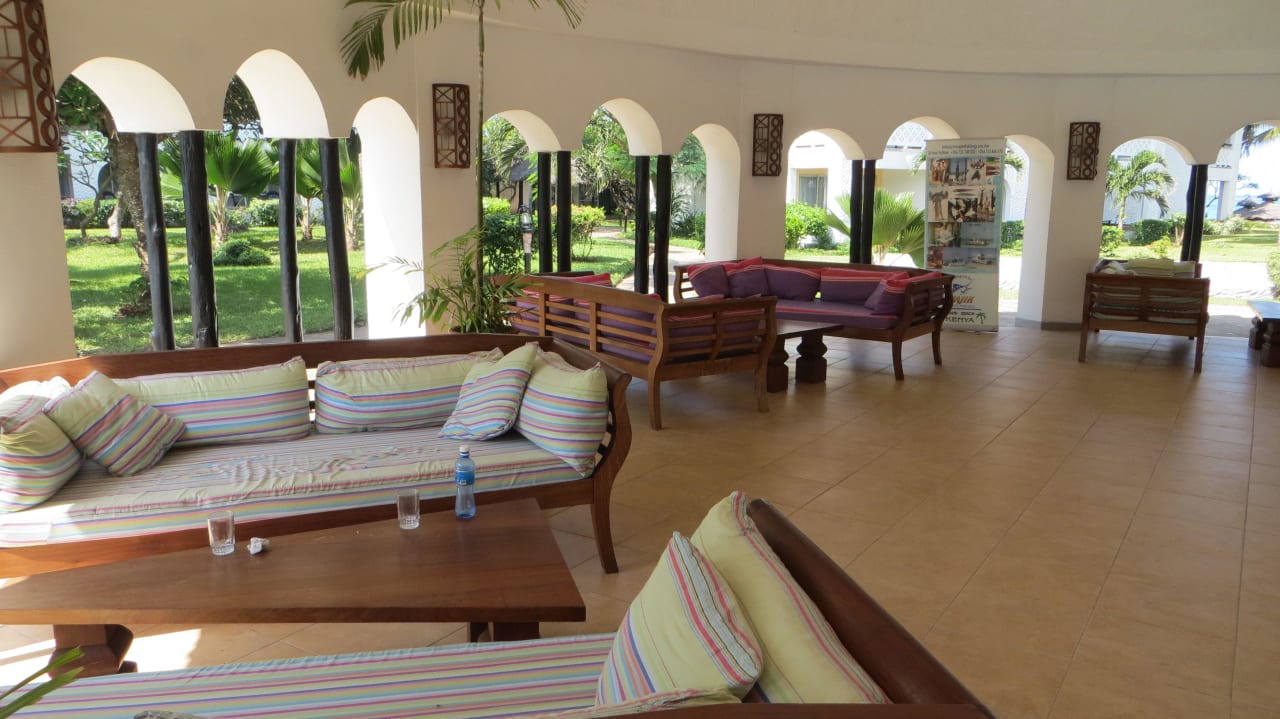 Die Boriti Bar am Pool innen Hotel Southern Palms Beach Resort