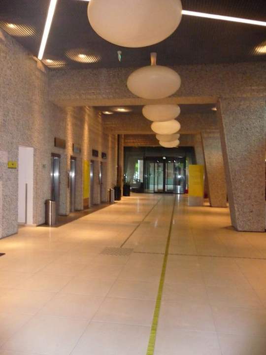 Lobby Quality Hotel 33