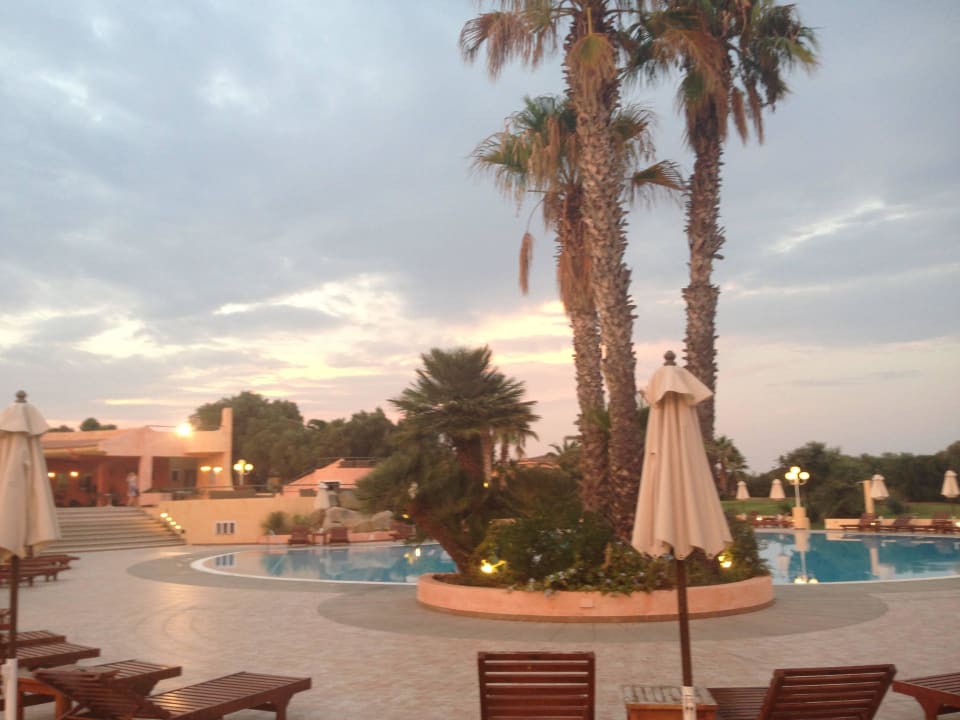 Platz am Pool Sant Elmo Beach Hotel