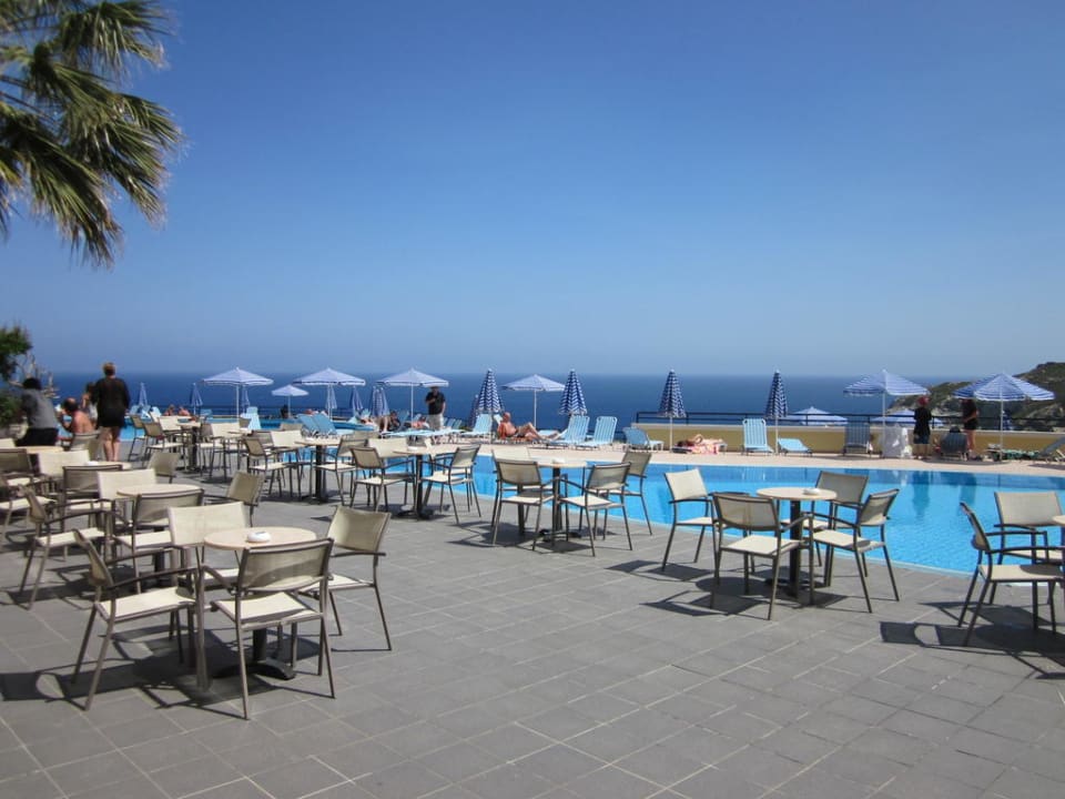 Piscine calme Athina Palace Resort & Spa