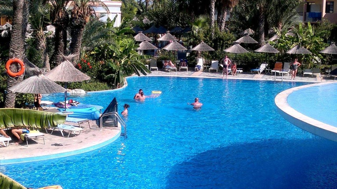Schöne Poolanlage Atrium Palace Thalasso Spa Resort & Villas