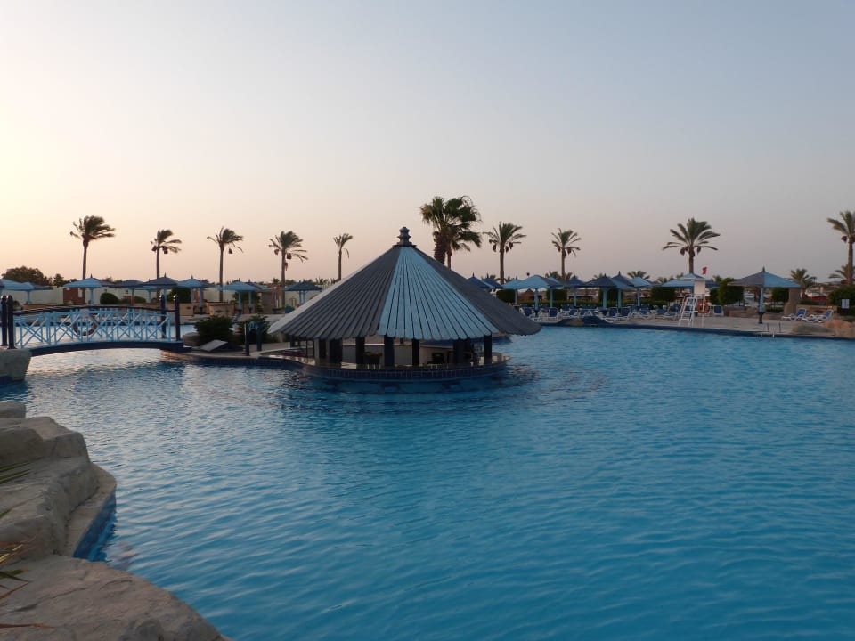 Bazén SUNRISE Royal Makadi Resort