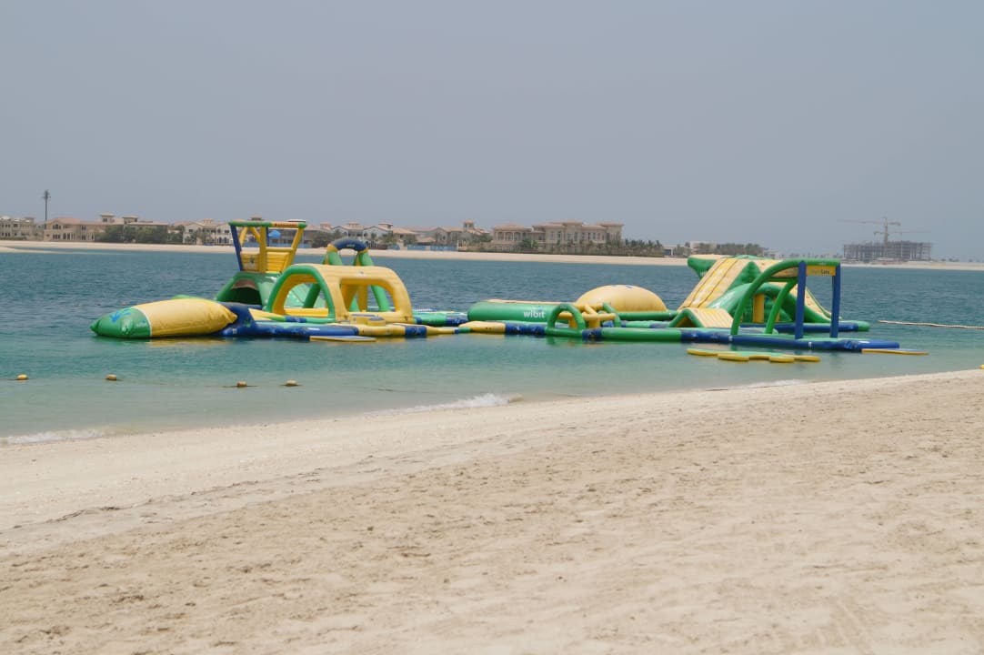 Lustige Wasserhüpfburg Rixos The Palm Hotel & Suites