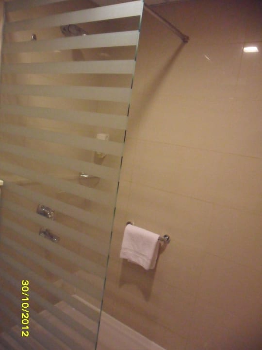 Dusche...durch halbe Scheibe  Citymax Hotel Al Barsha