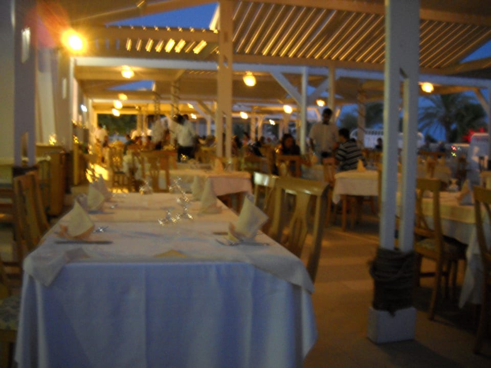 Abends im Außenbereich des Restaurants Hotel El Mouradi Djerba Menzel