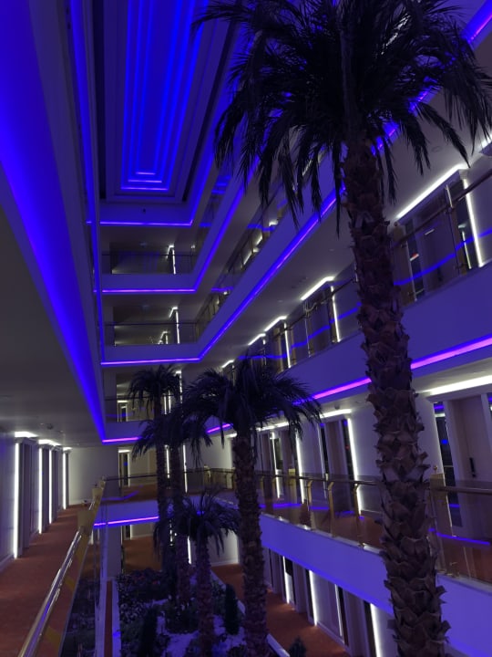 Lobby Azura Deluxe Resort & Spa Hotel