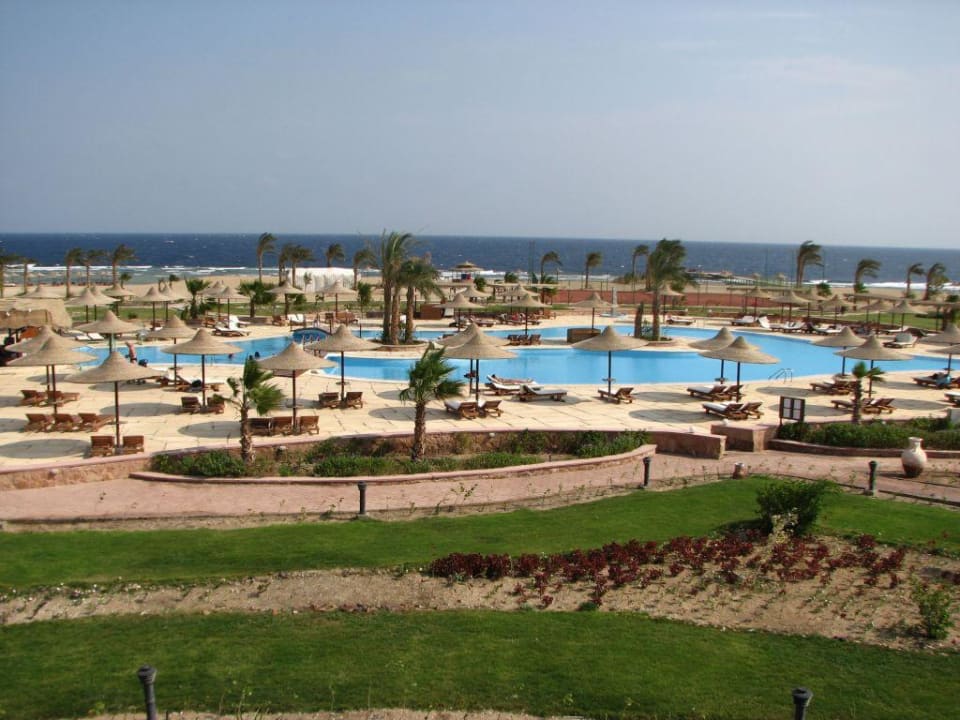 Hotelpanorama von der Terrasse im 1. Stock Bliss Nada Beach Resort