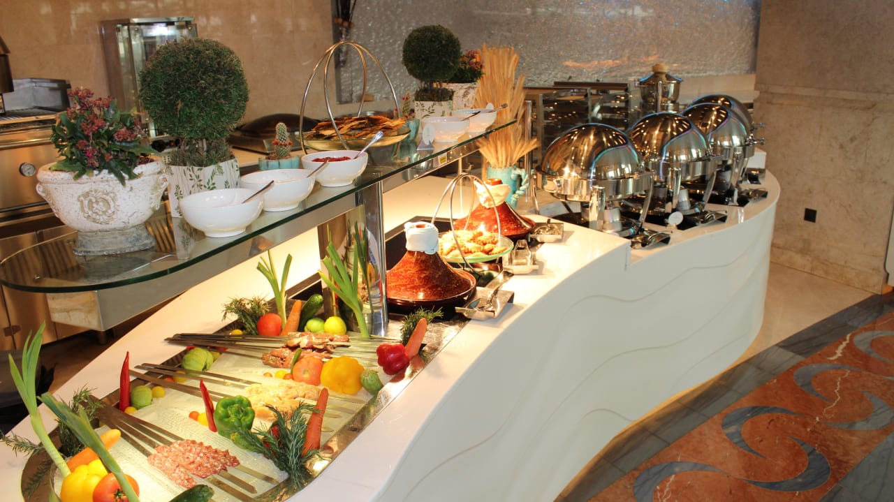 Büffet im Olea The St. Regis Saadiyat Island Resort, Abu Dhabi