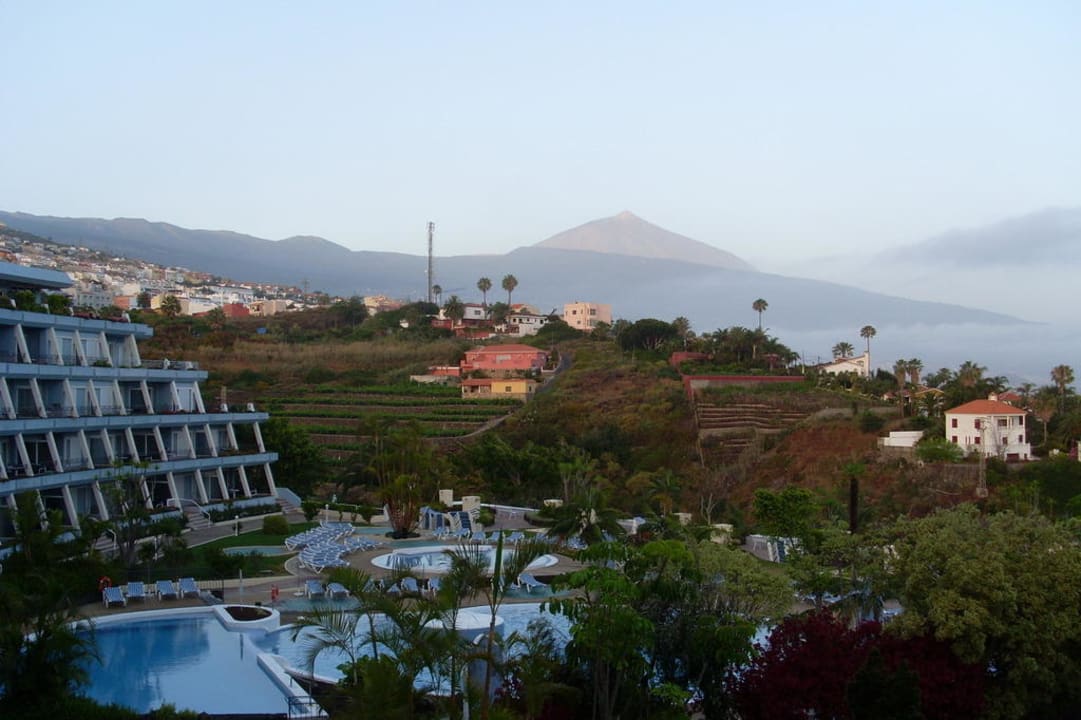 Pool und Vulkan Teide Coral La Quinta Park Suites