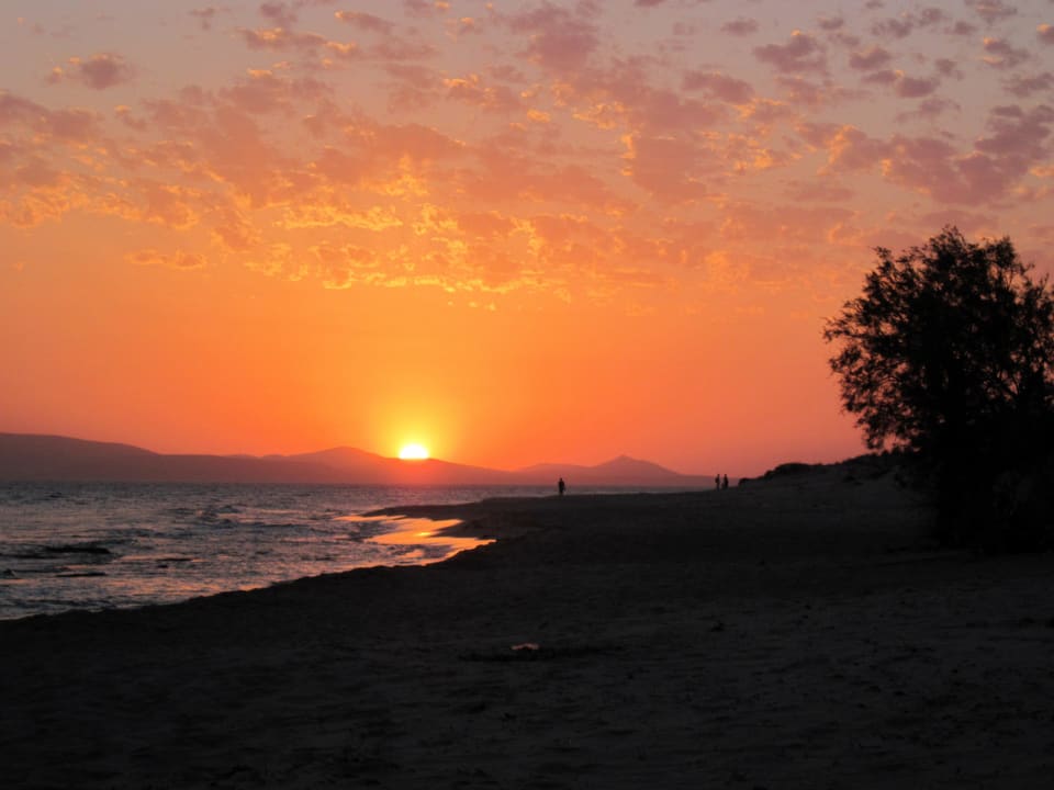 Sonnenuntergang am Strand vor den Studios Nikos Maria Studios
