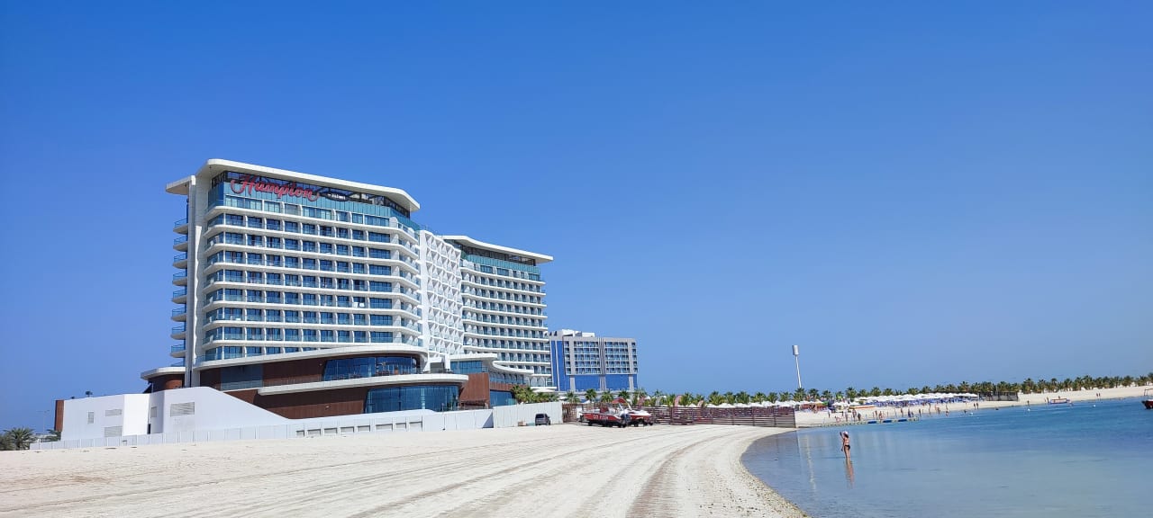 Außenansicht Hampton by Hilton Marjan Island