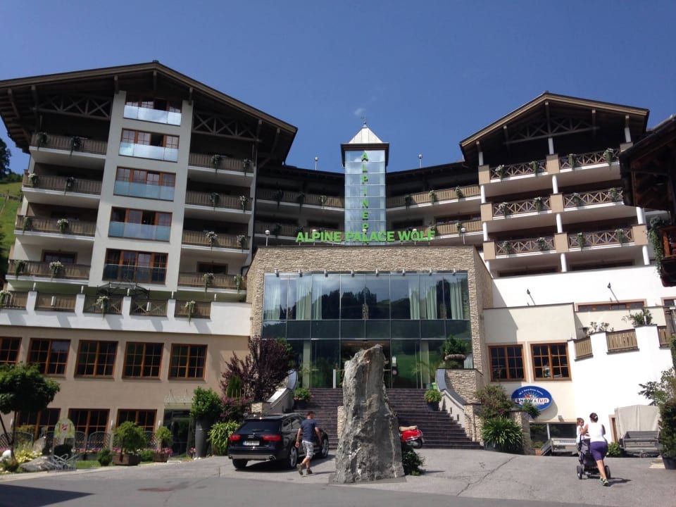 Eingangsbereich  The Alpine Palace