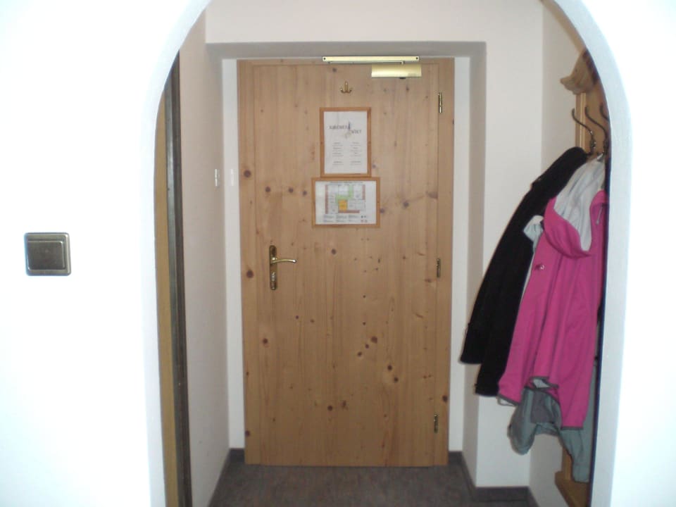 Eingangsbereich Zimmer 101 Hotel Kirchenwirt