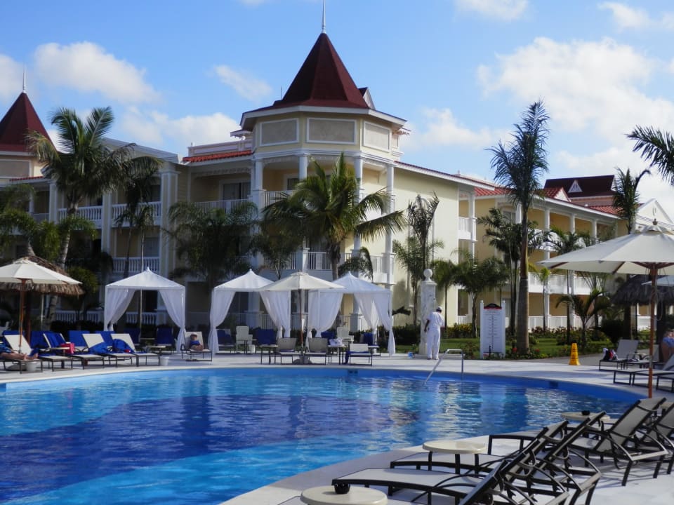 Erste Reihe am Pool Bahia Principe Luxury Bouganville