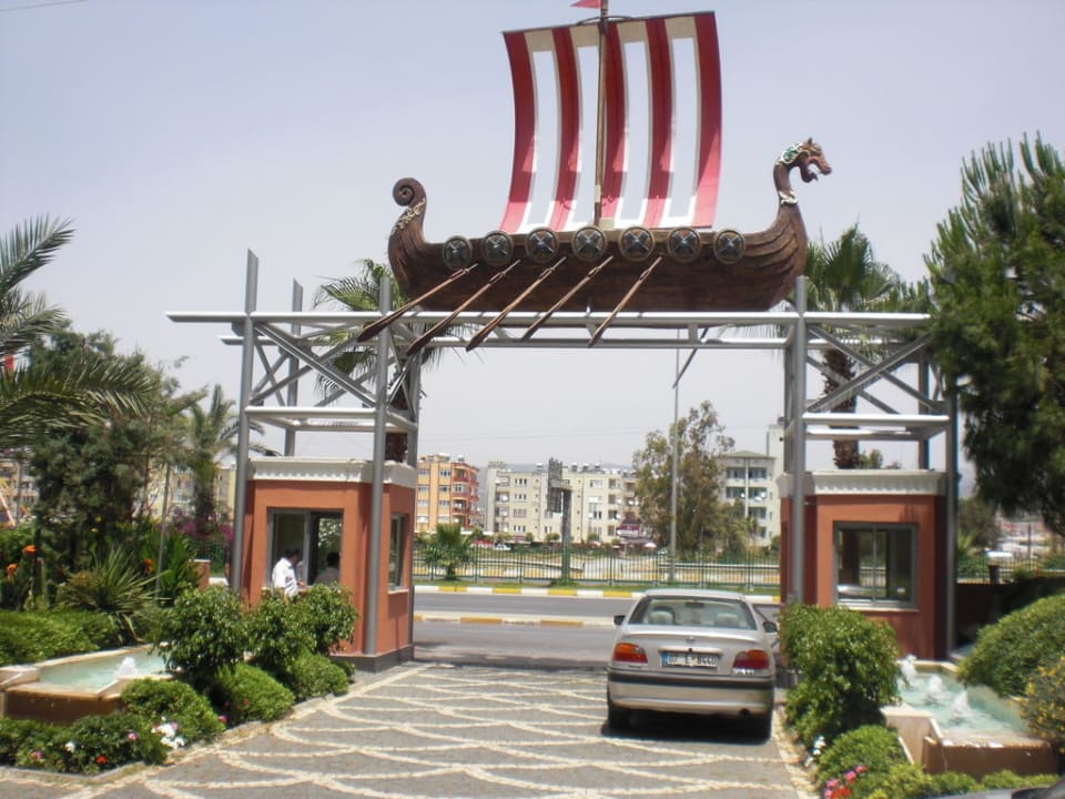 Hoteleingang Insula Resort & Spa