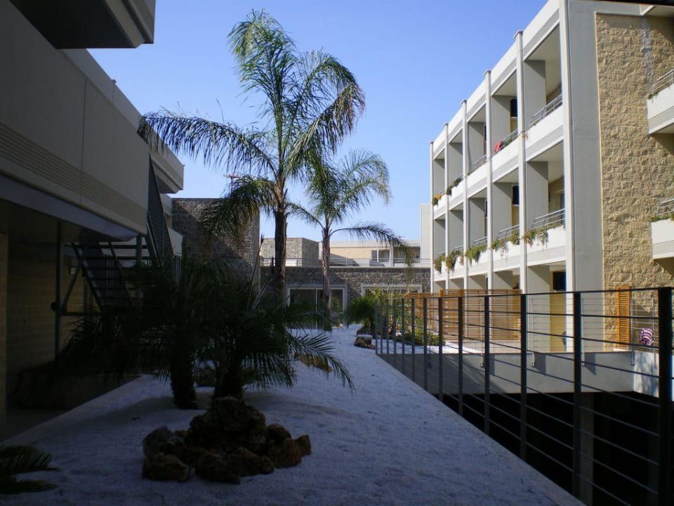 Innenhof Aregai Marina Hotel & Residence