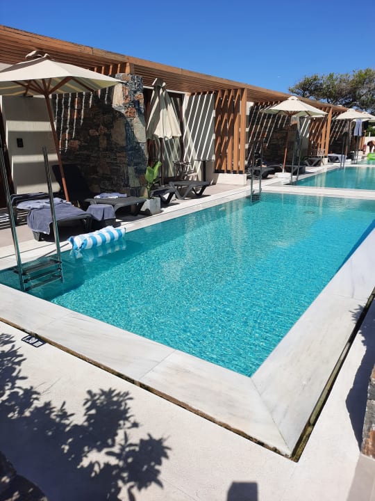 Pool Petousis Hotel & Suites