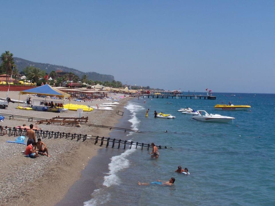 Blick auf den Strand in Richtung Kemer Hotel Naturland Aqua Resort