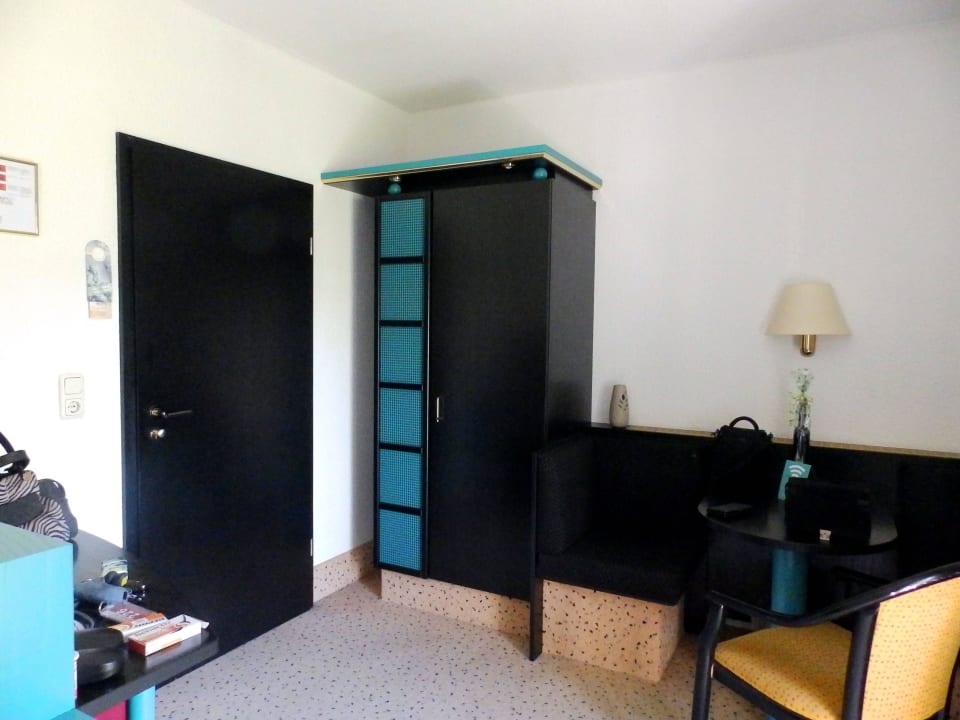 Schrank und Sitzgruppe Hotel Bitterfelder Hof