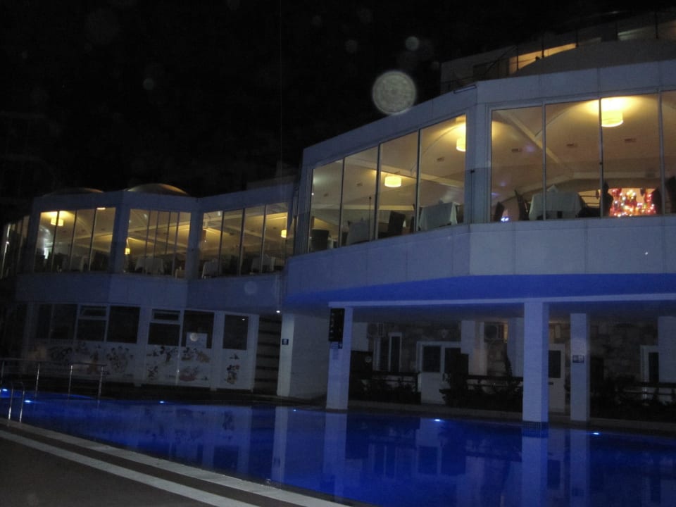 Basen i hotel Delta Hotels By Marriott Bodrum