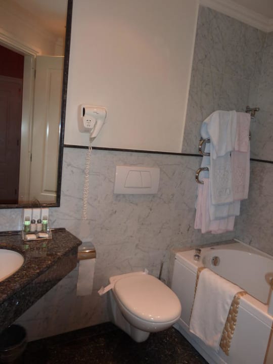 Bad - Klo und Waschbecken Grand Hotel Adriatico