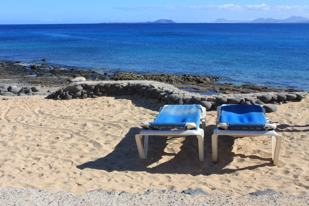 Liegen am Strand SBH Hotel Royal Monica