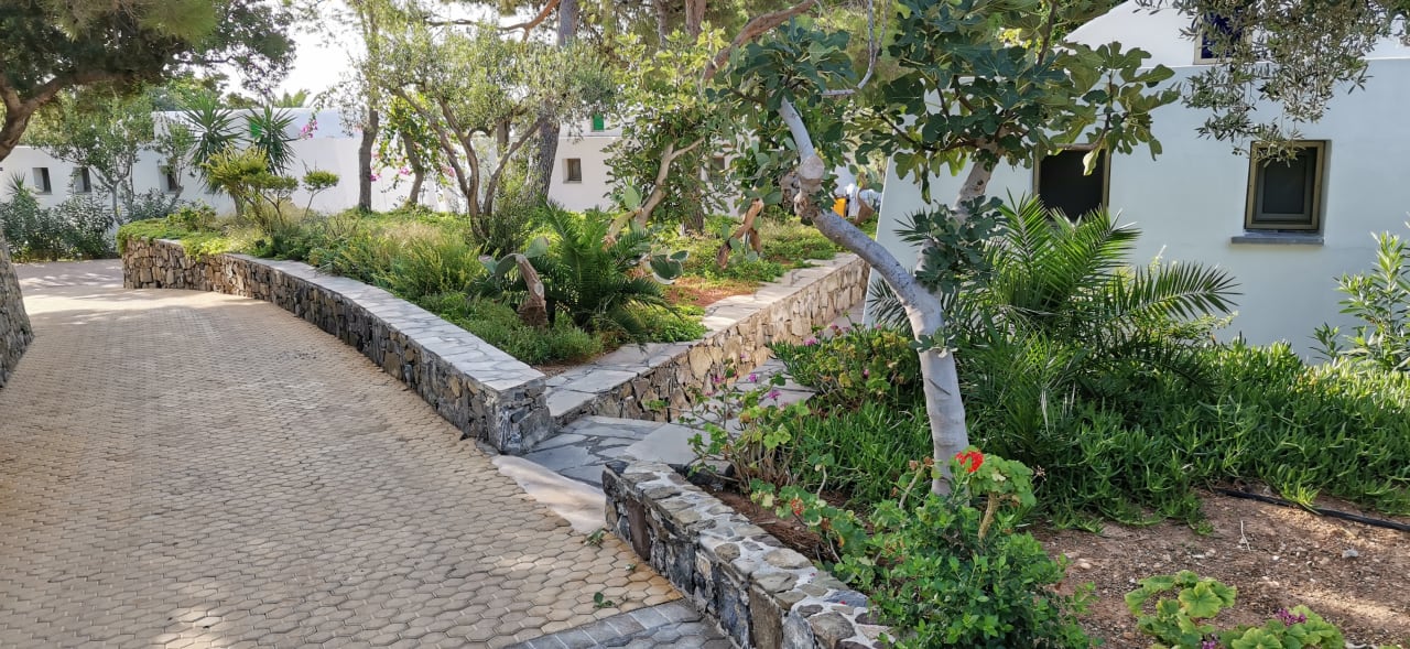 Gartenanlage Hotel Kakkos Bay