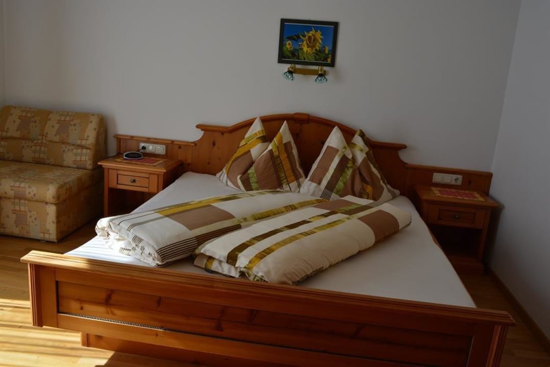 Ferienwohnung 1, Schlafzimmer  Ferienwohnungen Walk