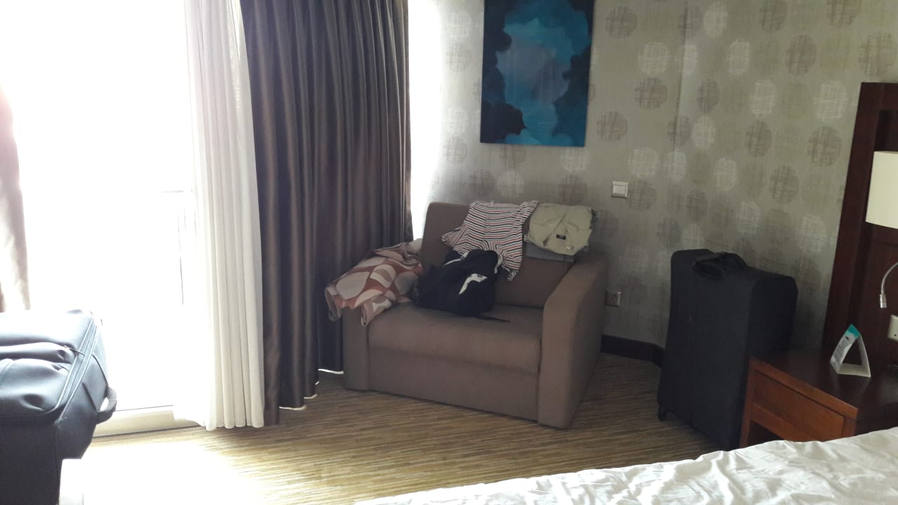 Balkonansicht und Sitzgelegenheit Salamis Bay Conti Resort Hotel & Casino