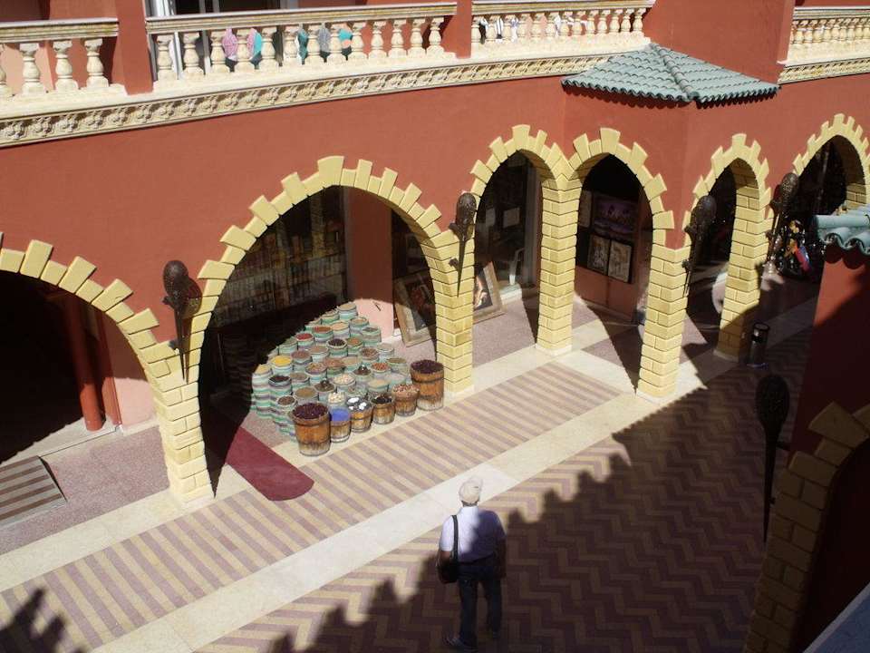 Widok na Hotelowy pasaż Pickalbatros Alf Leila Wa Leila Resort - Neverland Hurghada